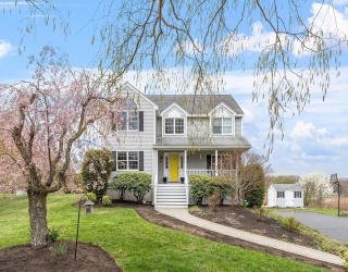 136 Chandler Road, Andover, Massachusetts, 3 Bedrooms Bedrooms, 8 Rooms Rooms,2.5 BathroomsBathrooms,Residential,For Sale,Chandler Road,73497942