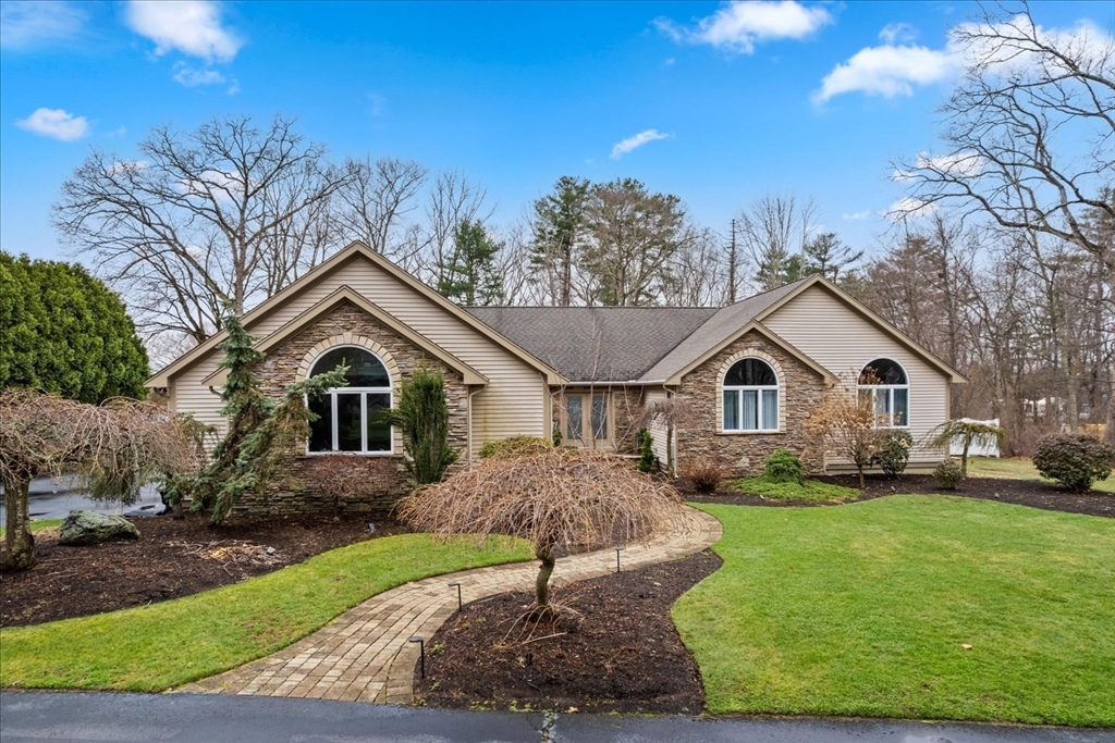 267 Chestnut St, Seekonk, Massachusetts, 3 Bedrooms Bedrooms, 7 Rooms Rooms,2.5 BathroomsBathrooms,Residential,For Sale,Chestnut St,73497663