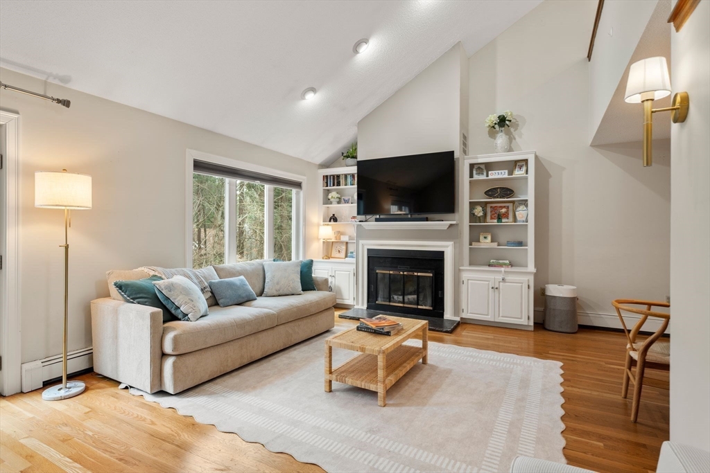 32 Trout Farm Ln, Duxbury, Massachusetts, 2 Bedrooms Bedrooms, 6 Rooms Rooms,1.5 BathroomsBathrooms,Residential,For Sale,Trout Farm Ln,73497970