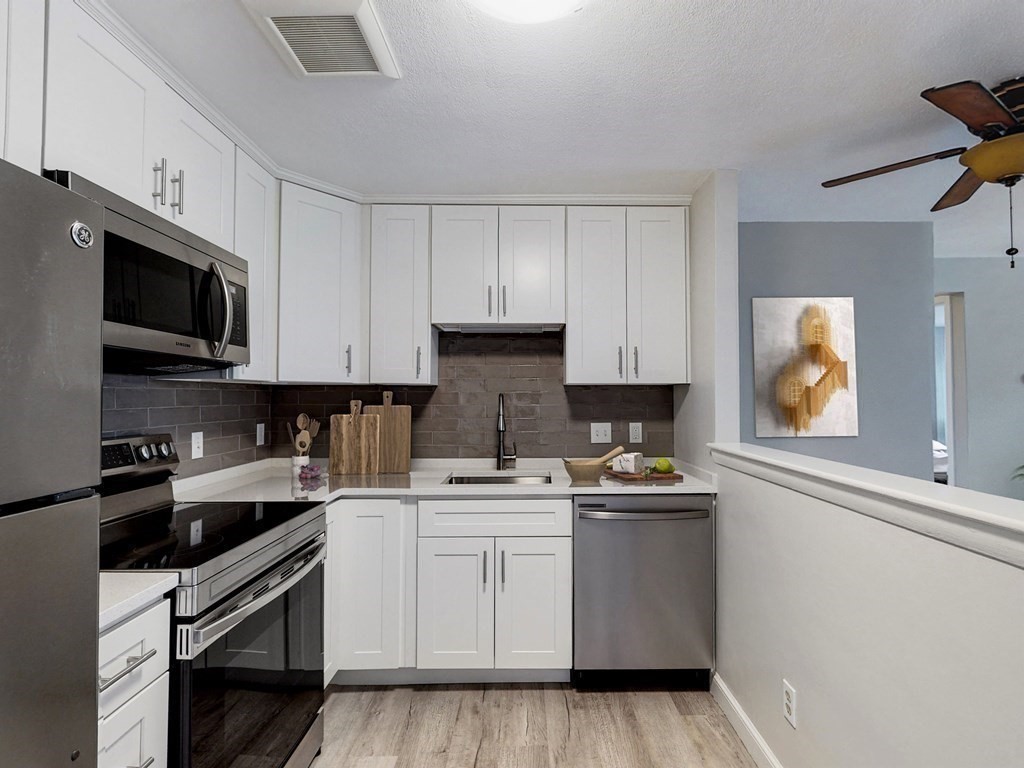 1105 Lexington St, Waltham, Massachusetts, 2 Bedrooms Bedrooms, 4 Rooms Rooms,1 BathroomBathrooms,Residential,For Sale,Lexington St,73497985