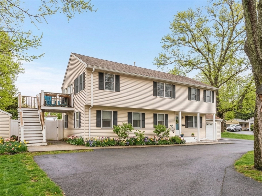 198 Low St, Newburyport, Massachusetts, 2 Bedrooms Bedrooms, 5 Rooms Rooms,1 BathroomBathrooms,Residential,For Sale,Low St,73497989