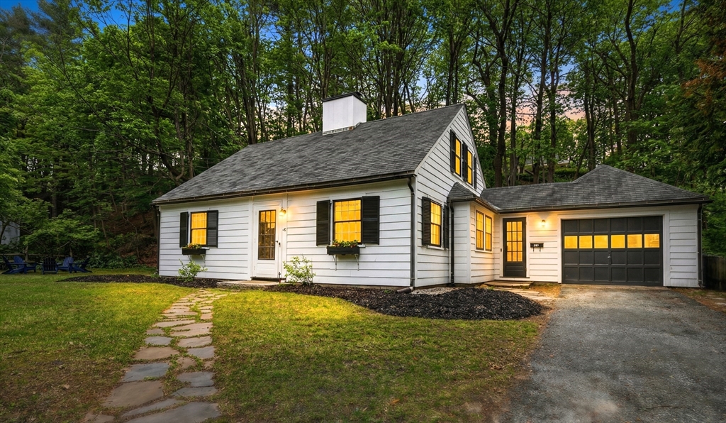 63 Lexington Road, Concord, Massachusetts, 4 Bedrooms Bedrooms, 10 Rooms Rooms,2 BathroomsBathrooms,Residential,For Sale,Lexington Road,73497993