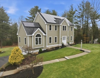 63 Indian Ln, Canton, Massachusetts, 4 Bedrooms Bedrooms, 8 Rooms Rooms,2.5 BathroomsBathrooms,Residential,For Sale,Indian Ln,73497826