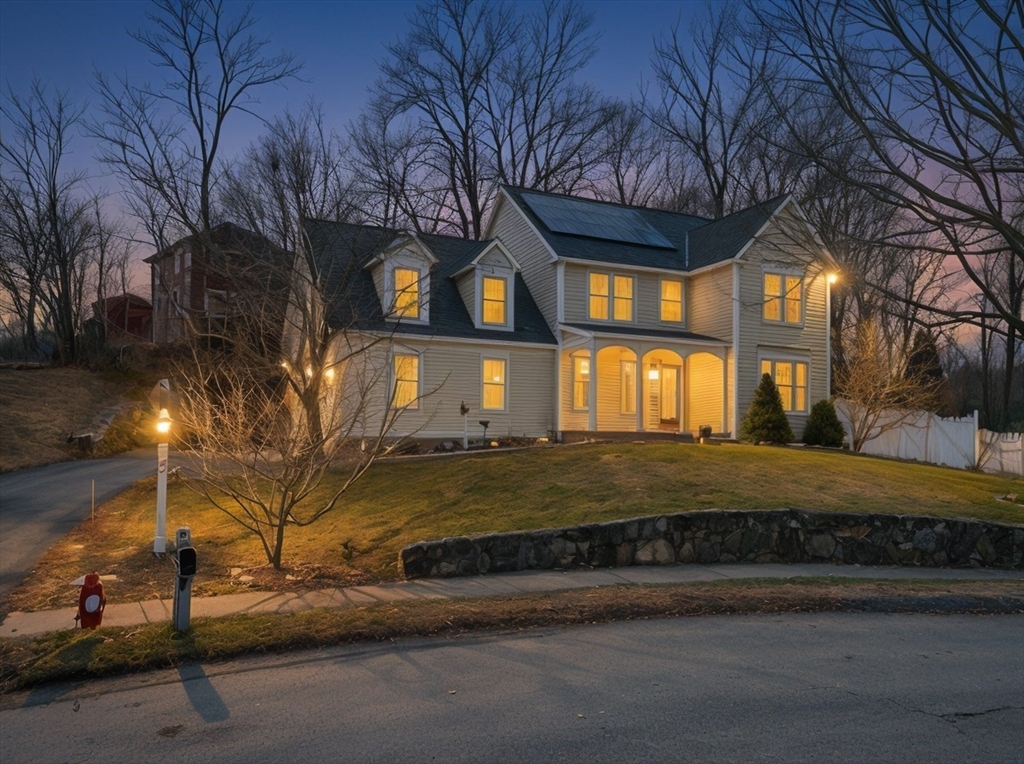 8 Jacqueline Dr, Amesbury, Massachusetts, 3 Bedrooms Bedrooms, 8 Rooms Rooms,2.5 BathroomsBathrooms,Residential,For Sale,Jacqueline Dr,73498000