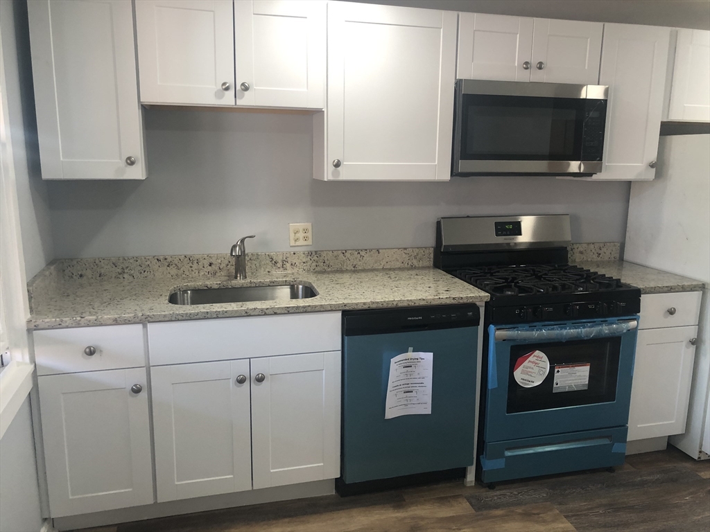 425 Somerville Ave, Somerville, Massachusetts, 2 Bedrooms Bedrooms, 5 Rooms Rooms,1 BathroomBathrooms,Residential Lease,For Rent,Somerville Ave,73498010