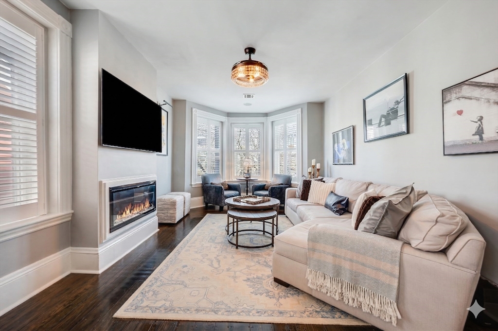 551 E 6th St, Boston, Massachusetts, 3 Bedrooms Bedrooms, 5 Rooms Rooms,2 BathroomsBathrooms,Residential,For Sale,E 6th St,73497085