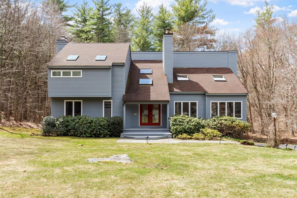781 Strawberry Hill Rd, Concord, Massachusetts, 4 Bedrooms Bedrooms, 8 Rooms Rooms,3 BathroomsBathrooms,Residential,For Sale,Strawberry Hill Rd,73498028
