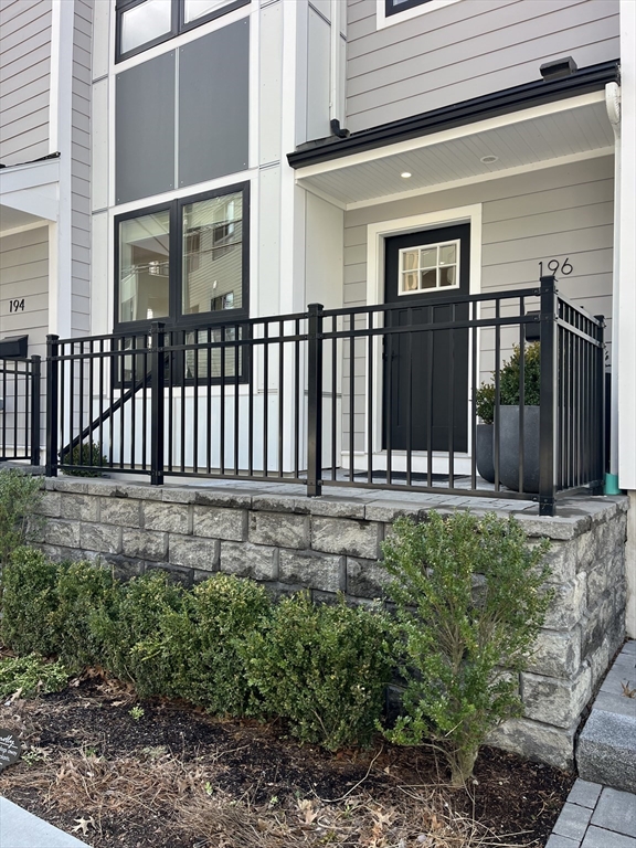 196 Gardner St, Boston, Massachusetts, 3 Bedrooms Bedrooms, 6 Rooms Rooms,2.5 BathroomsBathrooms,Residential,For Sale,Gardner St,73498034