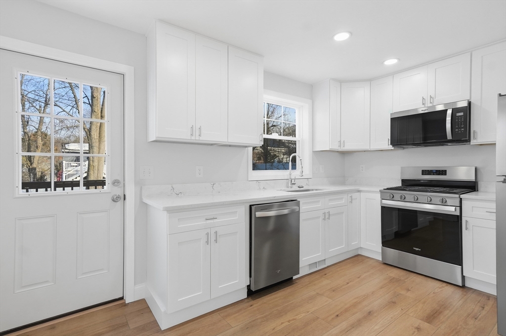 19 Garden Street, Haverhill, Massachusetts, 3 Bedrooms Bedrooms, 6 Rooms Rooms,2.5 BathroomsBathrooms,Residential,For Sale,Garden Street,73498033