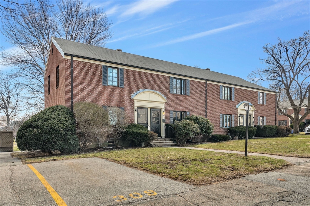 74 Duff St, Watertown, Massachusetts, 2 Bedrooms Bedrooms, 5 Rooms Rooms,2 BathroomsBathrooms,Residential,For Sale,Duff St,73498038