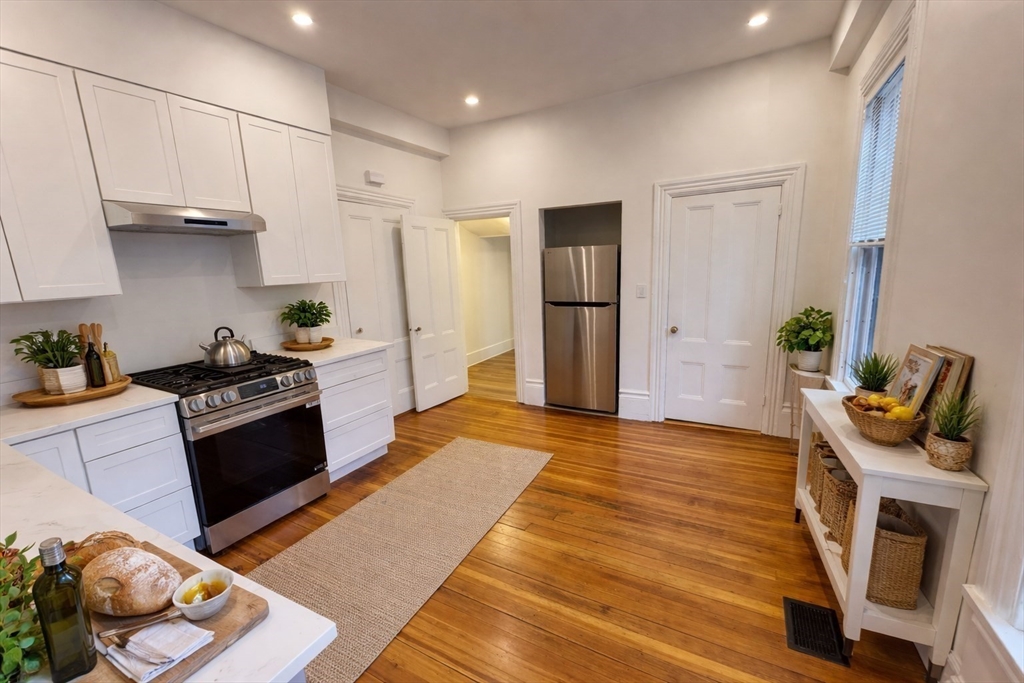 23 Avon St, Cambridge, Massachusetts, 1 Bedroom Bedrooms, 4 Rooms Rooms,1 BathroomBathrooms,Residential Lease,For Rent,Avon St,73498029