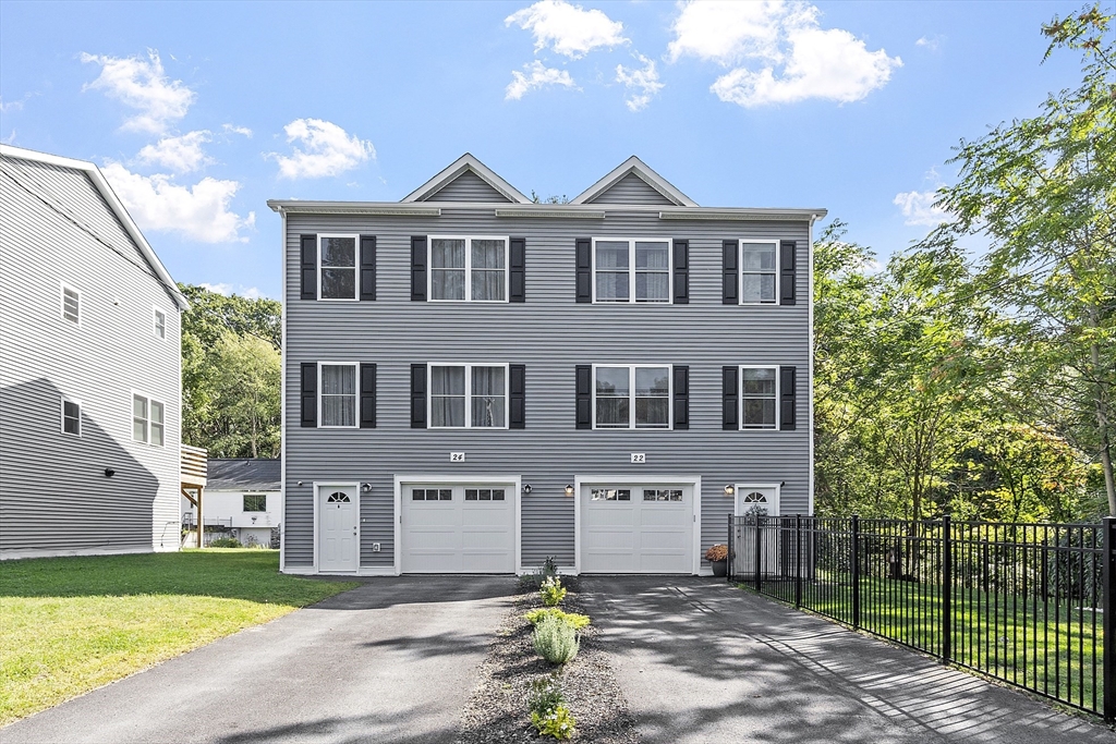 22 Apthorp St, Worcester, Massachusetts, 2 Bedrooms Bedrooms, 4 Rooms Rooms,1.5 BathroomsBathrooms,Residential,For Sale,Apthorp St,73498054