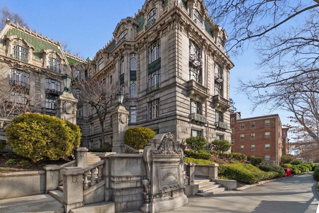 1514 Beacon Street, Brookline, Massachusetts, 2 Bedrooms Bedrooms, 5 Rooms Rooms,2 BathroomsBathrooms,Residential,For Sale,Beacon Street,73498070