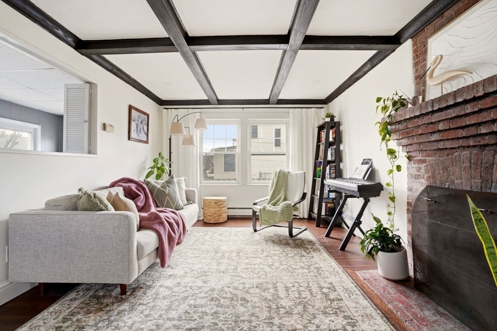 33 Bateman Avenue, Revere, Massachusetts, 4 Bedrooms Bedrooms, 7 Rooms Rooms,1.5 BathroomsBathrooms,Residential,For Sale,Bateman Avenue,73498075