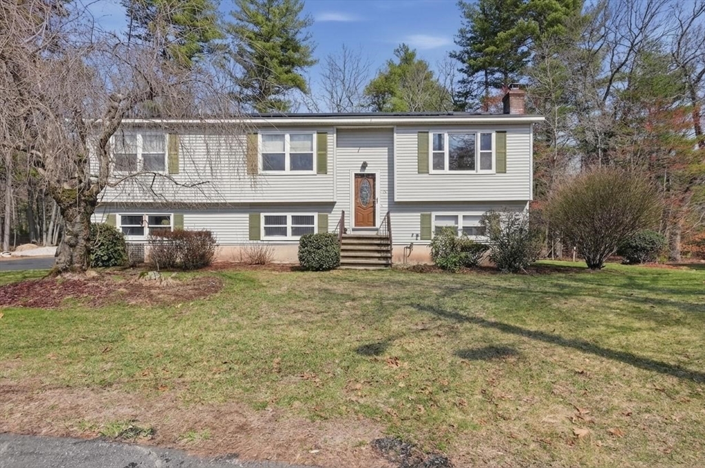 10 Lee Avenue, Burlington, Massachusetts, 3 Bedrooms Bedrooms, 7 Rooms Rooms,2.5 BathroomsBathrooms,Residential,For Sale,Lee Avenue,73497745