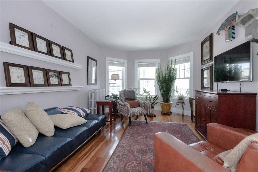 17 Tower St, Boston, Massachusetts, 3 Bedrooms Bedrooms, 6 Rooms Rooms,2 BathroomsBathrooms,Residential,For Sale,Tower St,73498024