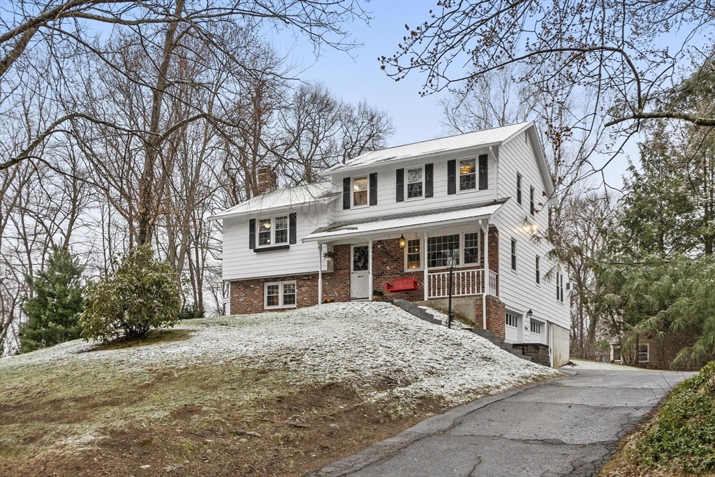 11 Ethelyn Cir, Maynard, Massachusetts, 5 Bedrooms Bedrooms, 9 Rooms Rooms,2.5 BathroomsBathrooms,Residential,For Sale,Ethelyn Cir,73498021