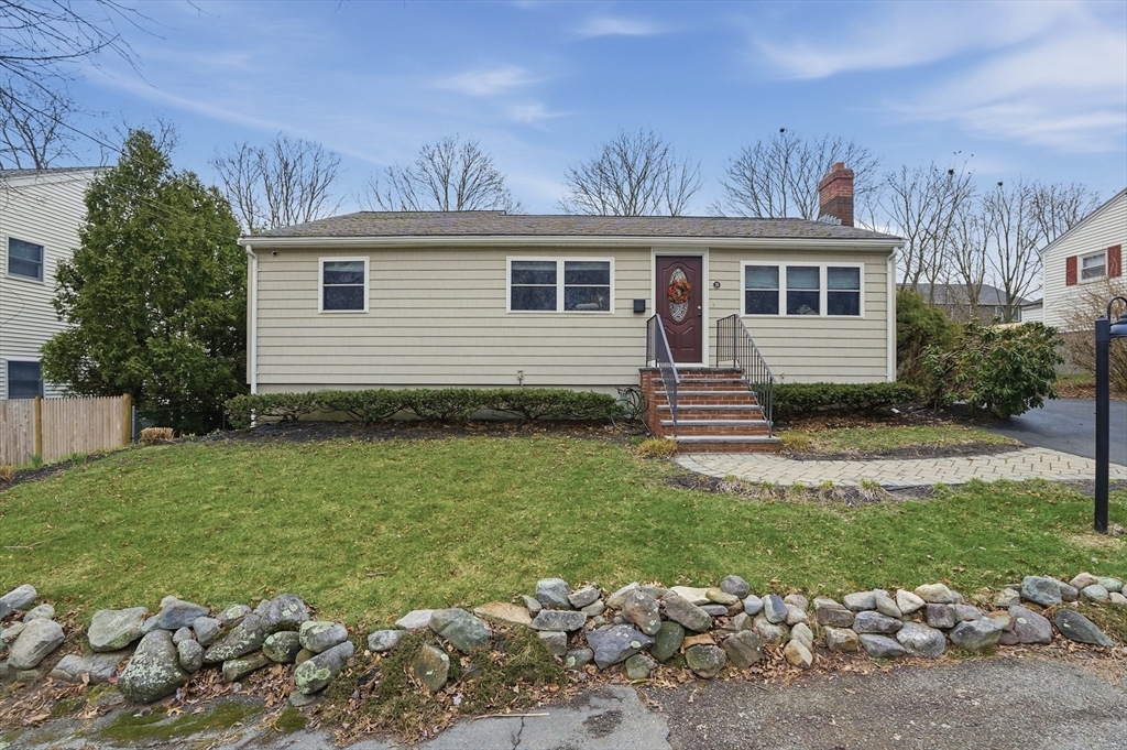 35 Armstrong Circle, Braintree, Massachusetts, 4 Bedrooms Bedrooms, 7 Rooms Rooms,2 BathroomsBathrooms,Residential,For Sale,Armstrong Circle,73498090