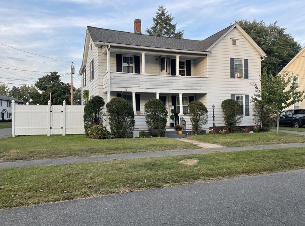 1 Saint Paul Street, Westfield, Massachusetts, 2 Bedrooms Bedrooms, 4 Rooms Rooms,1 BathroomBathrooms,Residential Lease,For Rent,Saint Paul Street,73498092