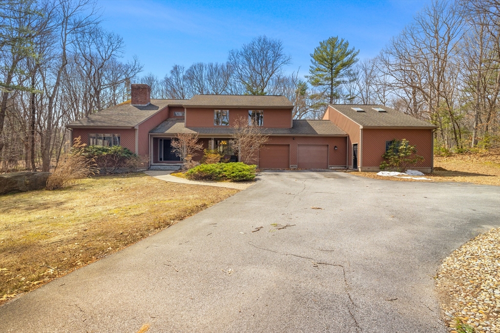 275 Chestnut St, Uxbridge, Massachusetts, 4 Bedrooms Bedrooms, 10 Rooms Rooms,2.5 BathroomsBathrooms,Residential,For Sale,Chestnut St,73498102