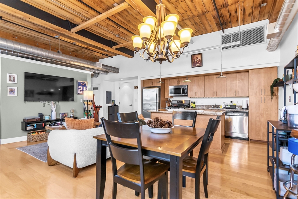 130 John St, Lowell, Massachusetts, 1 Bedroom Bedrooms, 2 Rooms Rooms,1 BathroomBathrooms,Residential,For Sale,John St,73498104