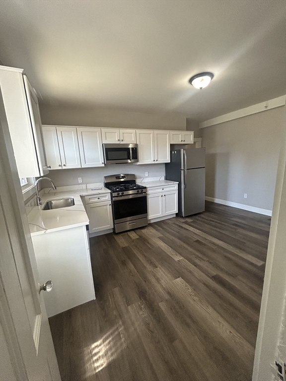 666 Metropolitan Ave, Boston, Massachusetts, 3 Bedrooms Bedrooms, 6 Rooms Rooms,1 BathroomBathrooms,Residential Lease,For Rent,Metropolitan Ave,73498110