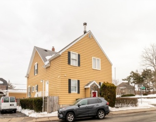 1930 Acushnet Ave, New Bedford, Massachusetts, 6 Bedrooms Bedrooms, 13 Rooms Rooms,2 BathroomsBathrooms,Residential Income,For Sale,Acushnet Ave,73498115