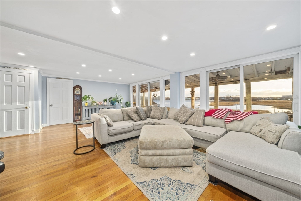 96 Utica St, Quincy, Massachusetts, 5 Bedrooms Bedrooms, 7 Rooms Rooms,2.5 BathroomsBathrooms,Residential,For Sale,Utica St,73461514