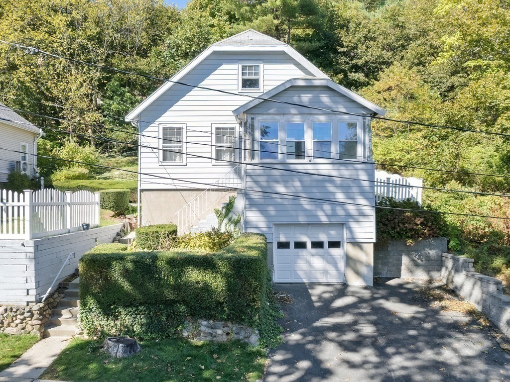 14 Willard Street, Waltham, Massachusetts, 3 Bedrooms Bedrooms, 8 Rooms Rooms,1 BathroomBathrooms,Residential,For Sale,Willard Street,73443685
