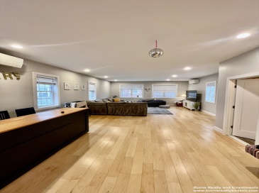 599 East Broadway, Boston, Massachusetts, 5 Bedrooms Bedrooms, 10 Rooms Rooms,3 BathroomsBathrooms,Residential Lease,For Rent,East Broadway,73483178