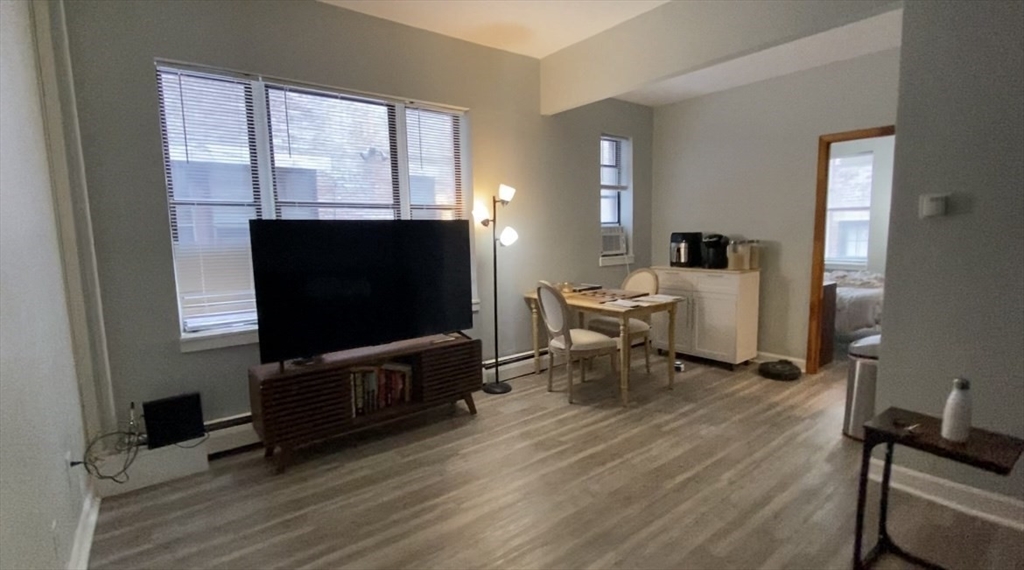 1880 Commonwealth Ave, Boston, Massachusetts, 1 Bedroom Bedrooms, 4 Rooms Rooms,1 BathroomBathrooms,Residential Lease,For Rent,Commonwealth Ave,73488285
