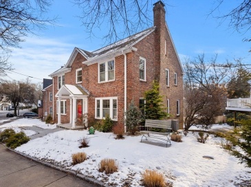 24 Blake Rd, Brookline, Massachusetts, 4 Bedrooms Bedrooms, 9 Rooms Rooms,2.5 BathroomsBathrooms,Residential,For Sale,Blake Rd,73472176