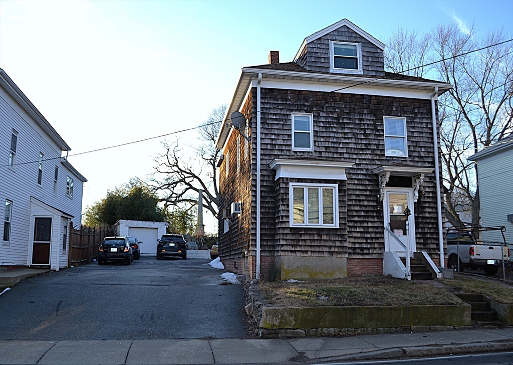 98 Maplewood Ave, Gloucester, Massachusetts, 6 Bedrooms Bedrooms, 10 Rooms Rooms,2 BathroomsBathrooms,Residential Income,For Sale,Maplewood Ave,73468167