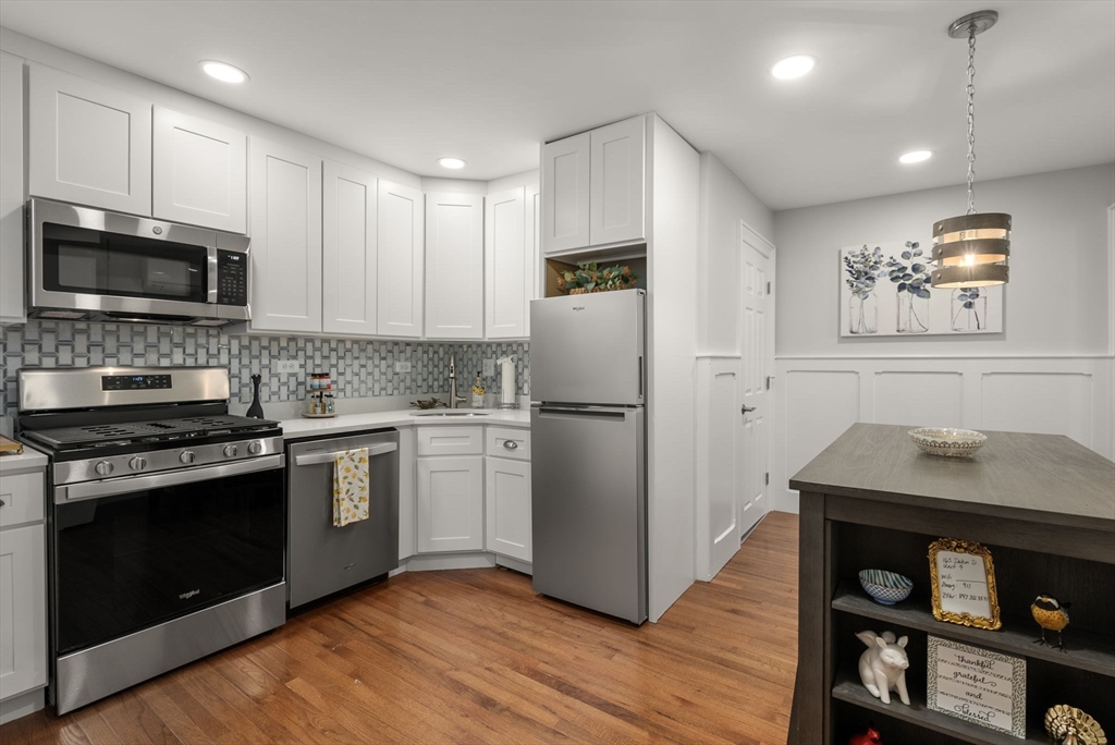 165 Salem Street, Boston, Massachusetts, 2 Bedrooms Bedrooms, 6 Rooms Rooms,1 BathroomBathrooms,Residential Lease,For Rent,Salem Street,73463851