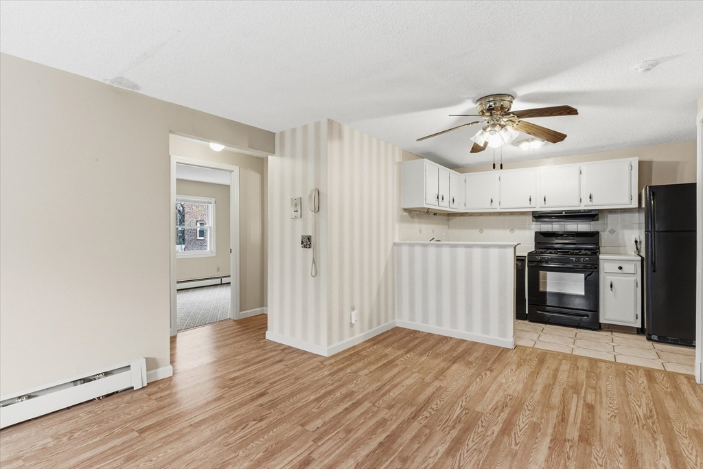 136 Tyngsboro Rd, Chelmsford, Massachusetts, 2 Bedrooms Bedrooms, 4 Rooms Rooms,1 BathroomBathrooms,Residential,For Sale,Tyngsboro Rd,73498144