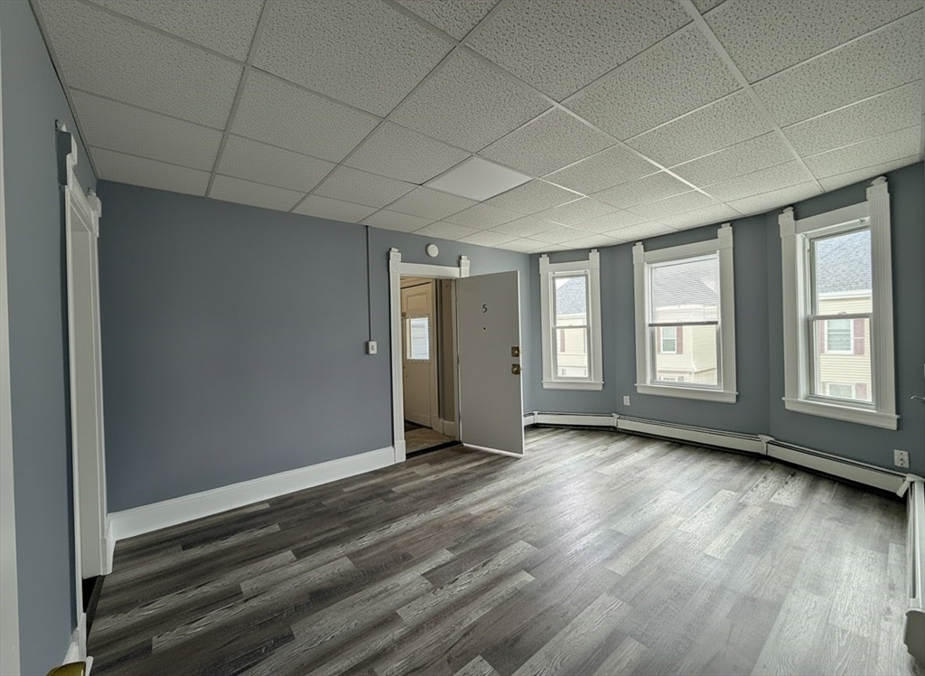 133 University Ave, Lowell, Massachusetts, 3 Bedrooms Bedrooms, 5 Rooms Rooms,1 BathroomBathrooms,Residential Lease,For Rent,University Ave,73498162