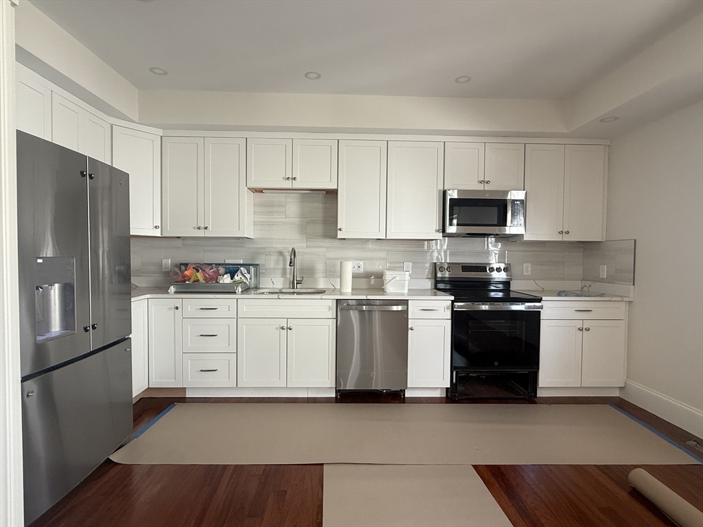 100 Dartmouth, Medford, Massachusetts, 3 Bedrooms Bedrooms, 5 Rooms Rooms,2.5 BathroomsBathrooms,Residential Lease,For Rent,Dartmouth,73498179