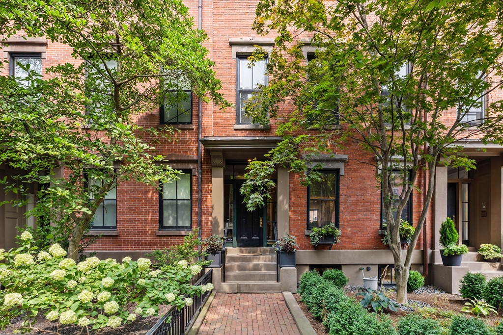 135 W. Concord St, Boston, Massachusetts, 3 Bedrooms Bedrooms, 5 Rooms Rooms,2.5 BathroomsBathrooms,Residential,For Sale,W. Concord St,73498246