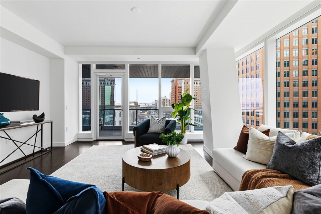 150 Seaport Blvd, Boston, Massachusetts, 2 Bedrooms Bedrooms, 5 Rooms Rooms,2.5 BathroomsBathrooms,Residential,For Sale,Seaport Blvd,73498269
