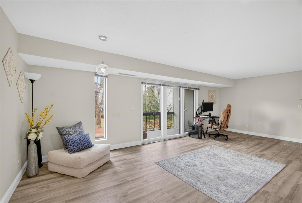 1461 Pawtucket Blvd, Lowell, Massachusetts, 2 Bedrooms Bedrooms, 5 Rooms Rooms,2 BathroomsBathrooms,Residential,For Sale,Pawtucket Blvd,73498298