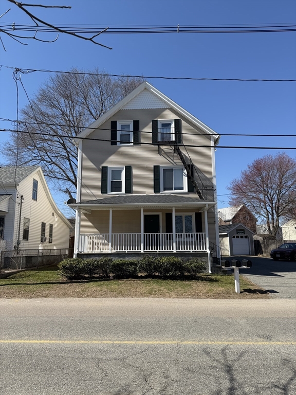 32 Pond Street, Attleboro, Massachusetts, 3 Bedrooms Bedrooms, 6 Rooms Rooms,1 BathroomBathrooms,Residential Lease,For Rent,Pond Street,73498299