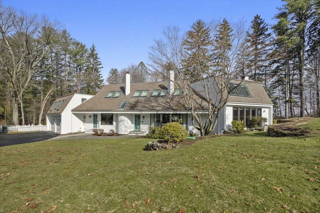 40 Lincoln Cir E, Andover, Massachusetts, 4 Bedrooms Bedrooms, 11 Rooms Rooms,2.5 BathroomsBathrooms,Residential,For Sale,Lincoln Cir E,73498327