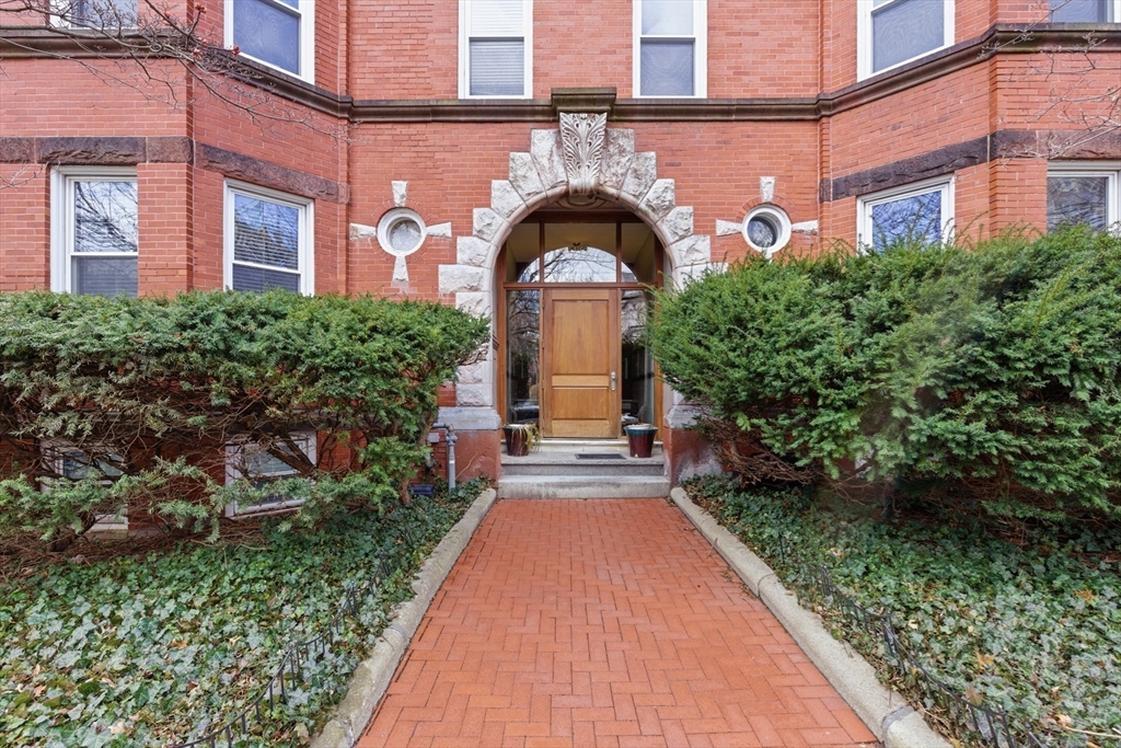 18 Centre St, Cambridge, Massachusetts, 1 Bedroom Bedrooms, 3 Rooms Rooms,1 BathroomBathrooms,Residential,For Sale,Centre St,73498174