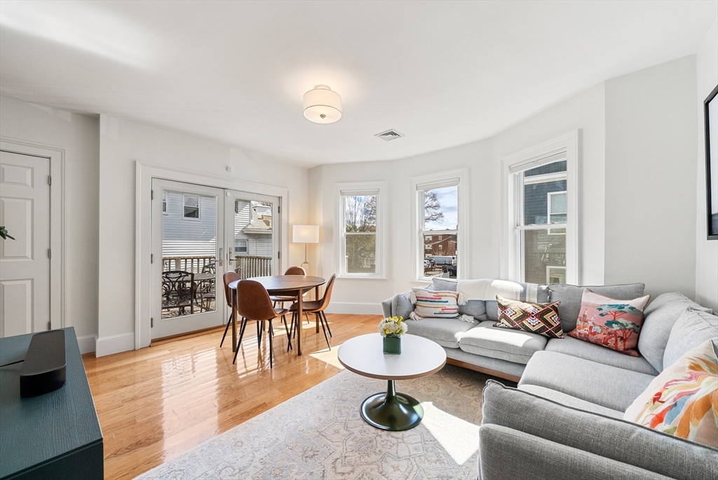 25 Fenwick St, Somerville, Massachusetts, 5 Bedrooms Bedrooms, 9 Rooms Rooms,2 BathroomsBathrooms,Residential,For Sale,Fenwick St,73498311