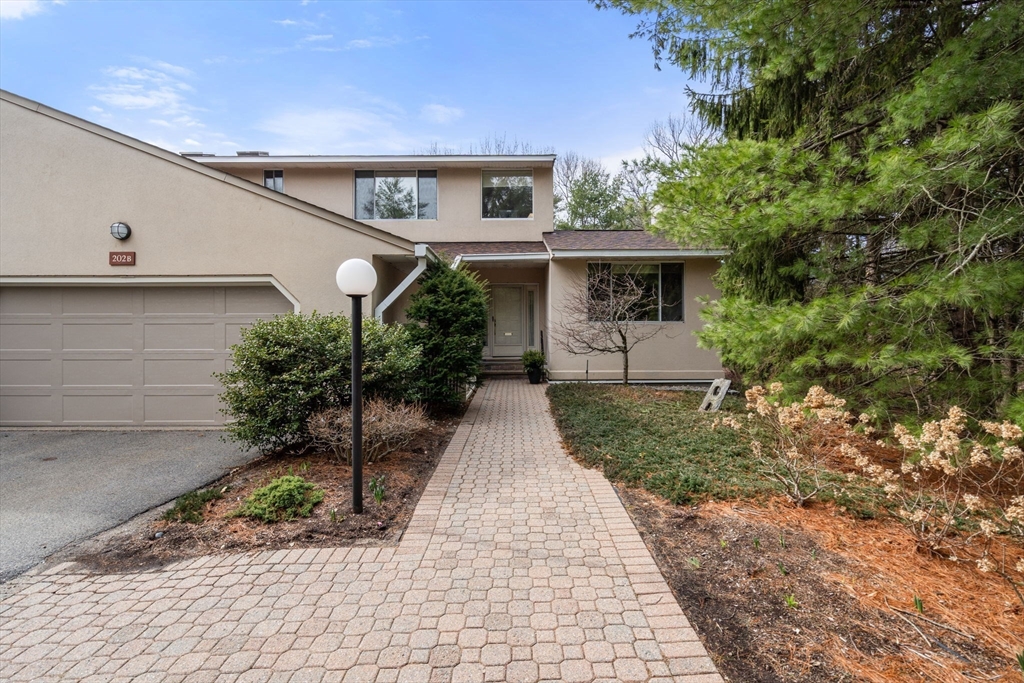 202 Allandale Road, Boston, Massachusetts, 4 Bedrooms Bedrooms, 10 Rooms Rooms,4.5 BathroomsBathrooms,Residential,For Sale,Allandale Road,73498333