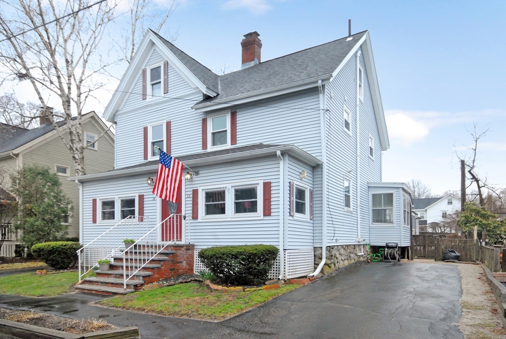 12-14 Willow St, Concord, Massachusetts, 4 Bedrooms Bedrooms, 8 Rooms Rooms,2.5 BathroomsBathrooms,Residential,For Sale,Willow St,73498345