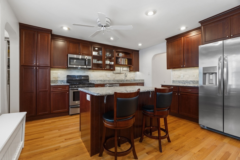 760-762 E 5th St, Boston, Massachusetts, 2 Bedrooms Bedrooms, 4 Rooms Rooms,2 BathroomsBathrooms,Residential,For Sale,E 5th St,73498325