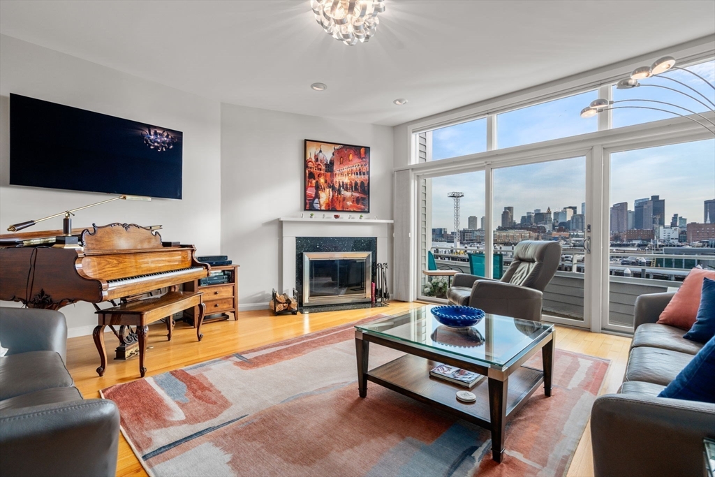 11 Constellation Wharf, Boston, Massachusetts, 3 Bedrooms Bedrooms, 7 Rooms Rooms,3.5 BathroomsBathrooms,Residential,For Sale,Constellation Wharf,73498414