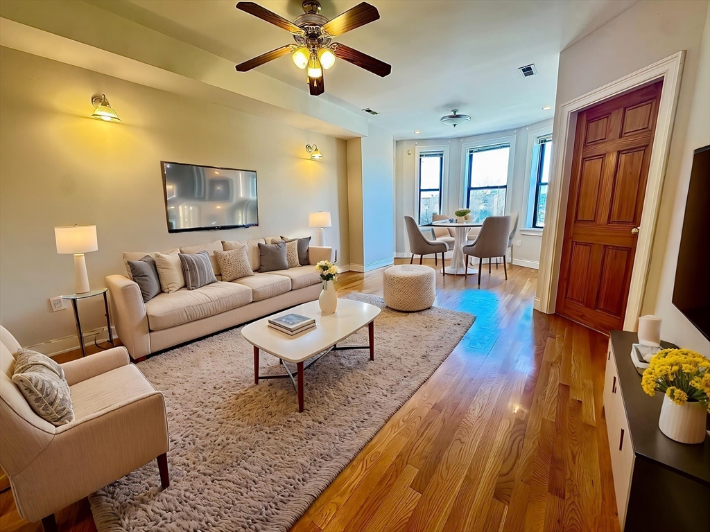 43 Thorndike St, Boston, Massachusetts, 2 Bedrooms Bedrooms, 4 Rooms Rooms,1 BathroomBathrooms,Residential,For Sale,Thorndike St,73498424