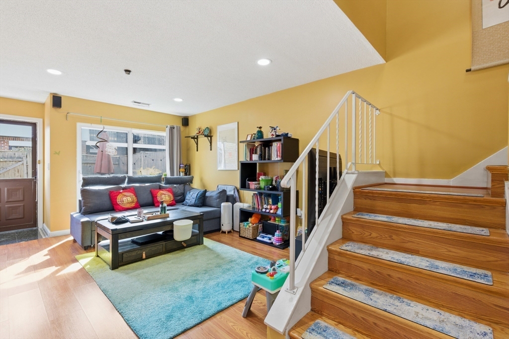 64 Rosewood Dr, Stoughton, Massachusetts, 2 Bedrooms Bedrooms, 5 Rooms Rooms,1.5 BathroomsBathrooms,Residential,For Sale,Rosewood Dr,73498444